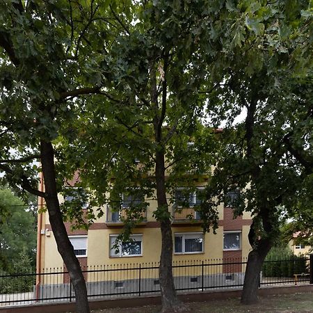 Angolkert Panzio Teglas Экстерьер фото